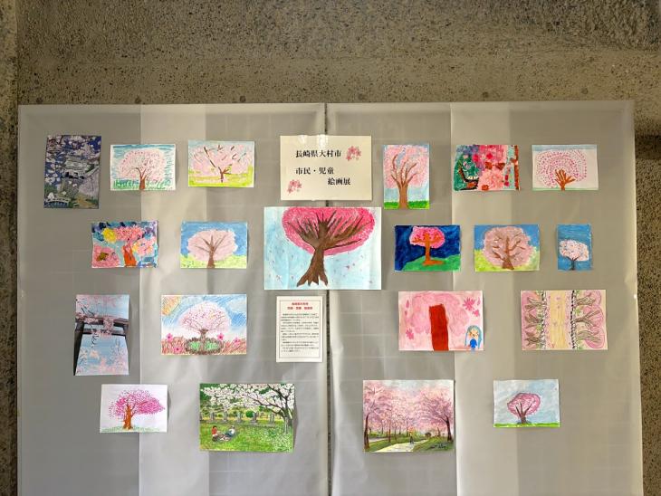 桜の絵展示の様子