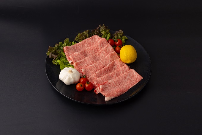 皿にのったスライス肉