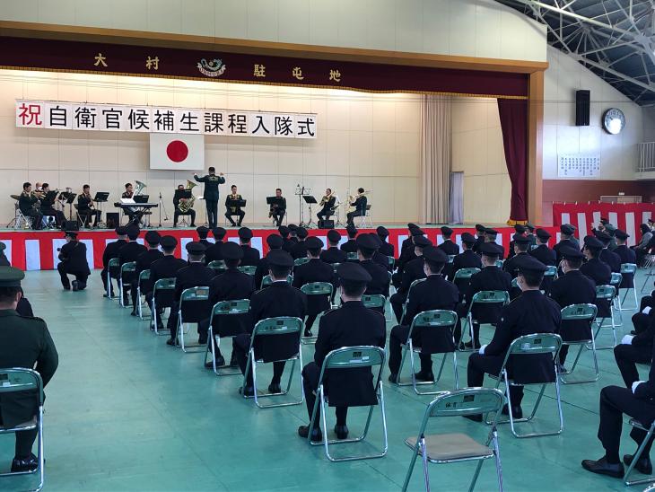 自衛官候補生課程教育入隊式時歓迎の音楽演奏の様子