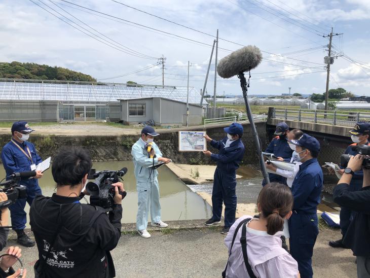 視察(防災関係機関合同 危険箇所）の様子（佐奈河内川および野田川）