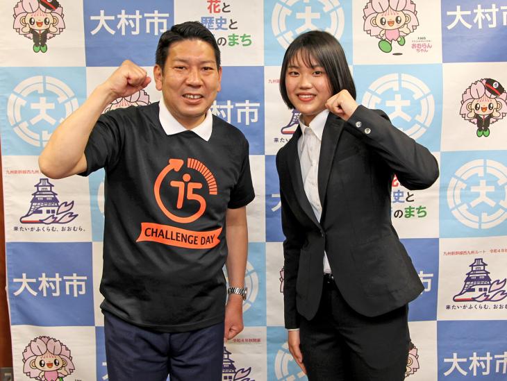 新人ボートレーサー嶋田有里選手との集合写真