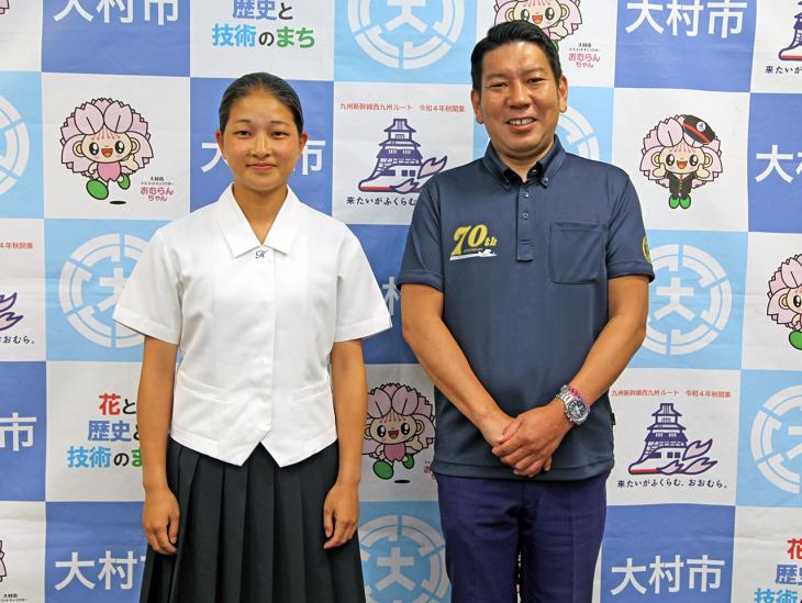 市長訪問（女子第64回全国高等学校ホッケー選手権大会（結果））集合写真