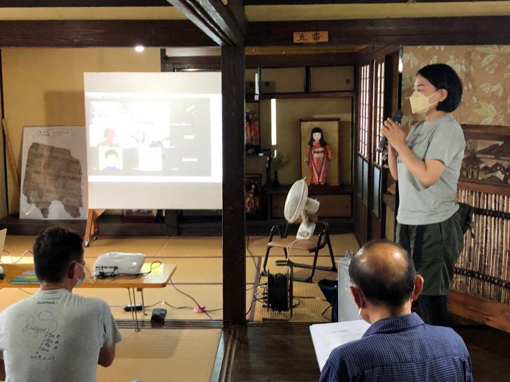 寺子屋開会式のあいさつの様子