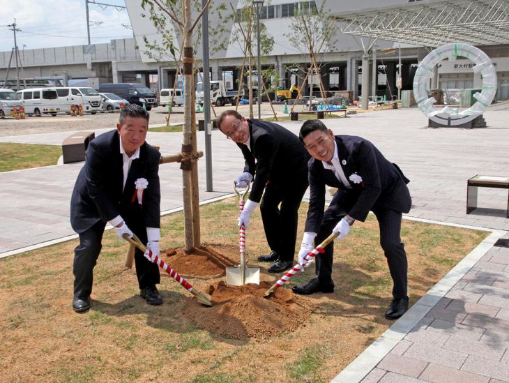 「わたしの街の、未来の桜プロジェクト」植樹の様子