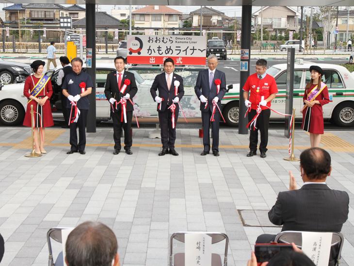 かもめライナー出発式時テープカットの様子