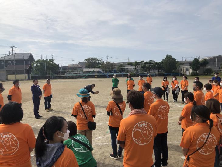 松原小学校創立150周年記念写真撮影の様子