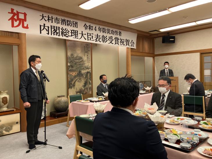 大村市消防団内閣総理大臣表彰受賞祝賀会時市長あいさつの様子