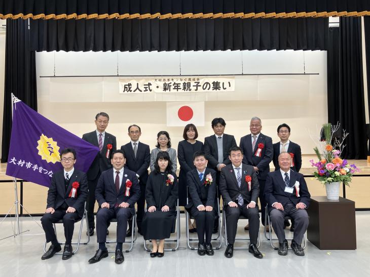 新年親子の集い、成人を祝う会集合写真