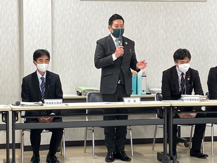 大村市環境審議会の市長あいさつの様子