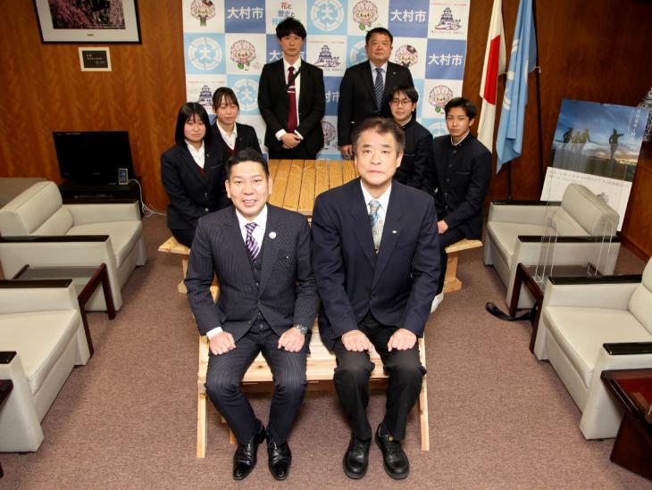 （大村工業高等学校）木製テーブル・ベンチ寄贈時集合写真