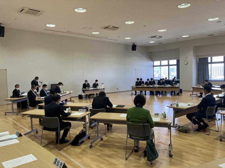 県央地域広域市町村圏組合議会定例会の様子