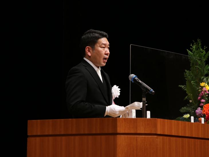 令和4年度大村市表彰式時市長あいさつの様子