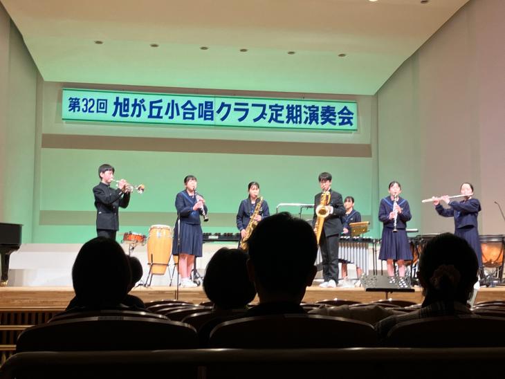 第32回旭が丘小学校合唱クラブ定期演奏会「ももの花コンサート」の様子