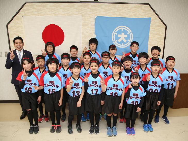 市長訪問（第32回春の全国小学生ドッジボール選手権全国大会（出場））時集合写真