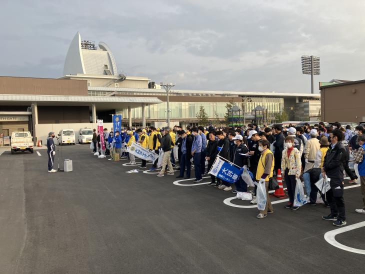 令和4年度春の大村湾沿岸一斉清掃時市長あいさつの様子