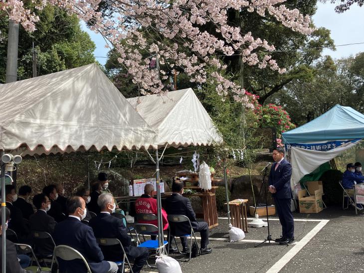 裏見の滝自然花苑しゃくなげ祭り「まつり開き」の様子