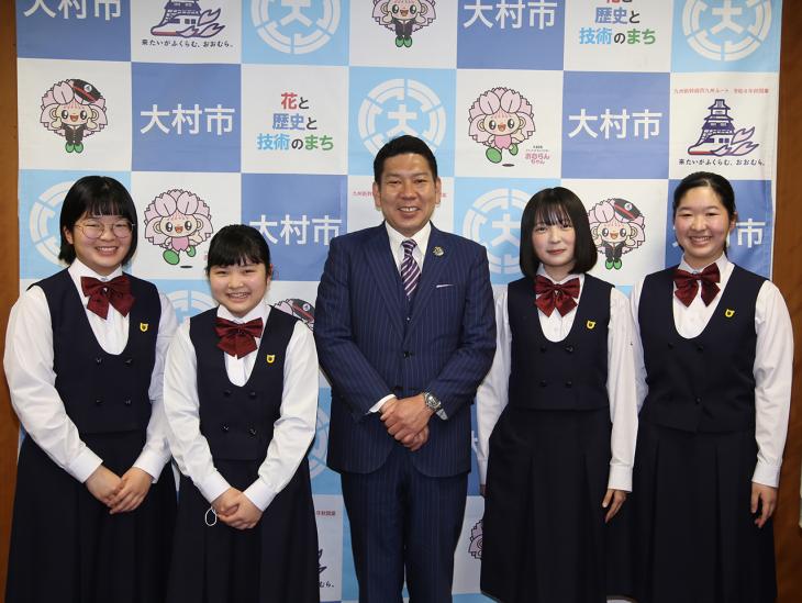 市長訪問（大村少年合唱団）時集合写真