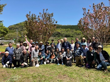 さくら日本一まちづくりの会「市民大花見会」の集合写真