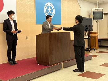 7月異動職員辞令交付式の様子その1