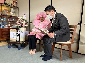 100歳お祝いの様子その2