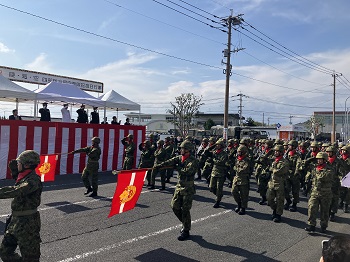 四部隊合同自衛隊記念日行事・市中行進の様子1