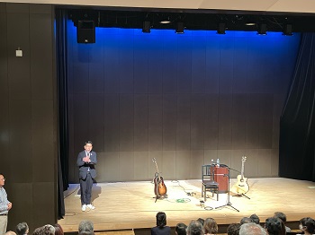 堀江淳チャリティライブでのごあいさつの様子