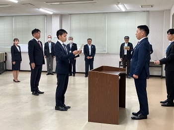 辞令交付式（新規採用職員）の様子2