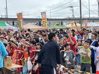 新大村駅サクラミライマルシェの様子1