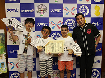 文部科学大臣杯第21回小・中学校将棋団体戦西日本大会出場表敬の様子1