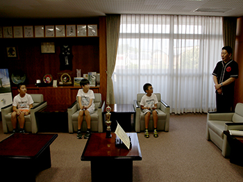 文部科学大臣杯第21回小・中学校将棋団体戦西日本大会出場表敬の様子2
