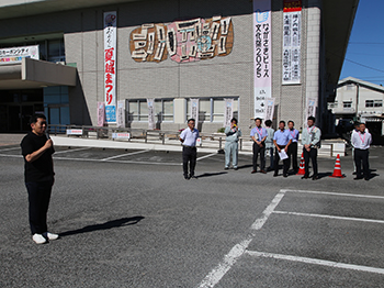長崎県交通安全施設業協会・社会奉仕活動出発式の様子1