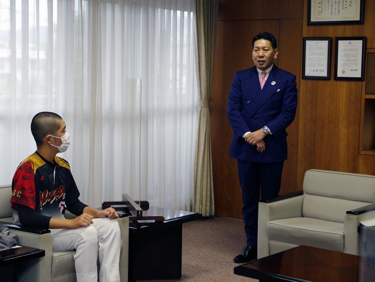 全九州中学生男子ソフトボール大会出場表敬の様子