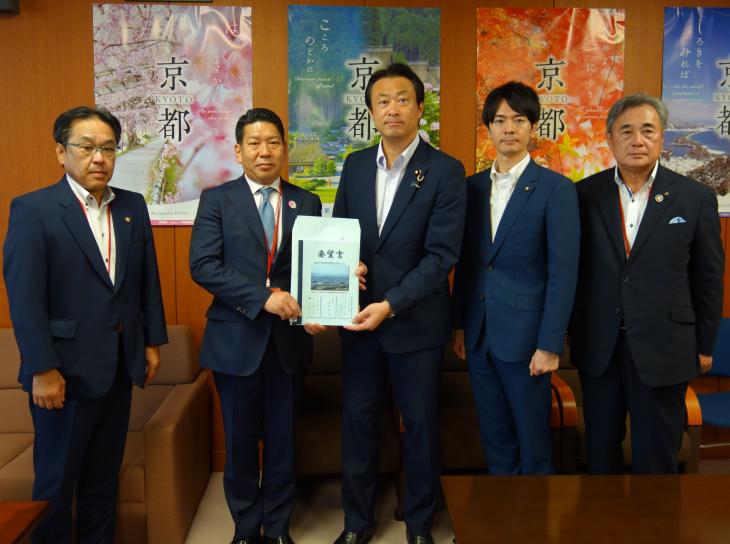 国道34号等大村市内幹線道路整備促進期成会要望活動の様子（吉井国土交通大臣政務官）1