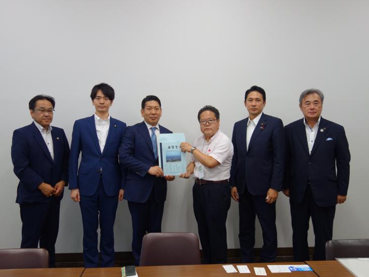 国道34号等大村市内幹線道路整備促進期成会要望活動の様子（財務省山川主計官）1