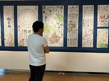 絵手紙展訪問の様子2