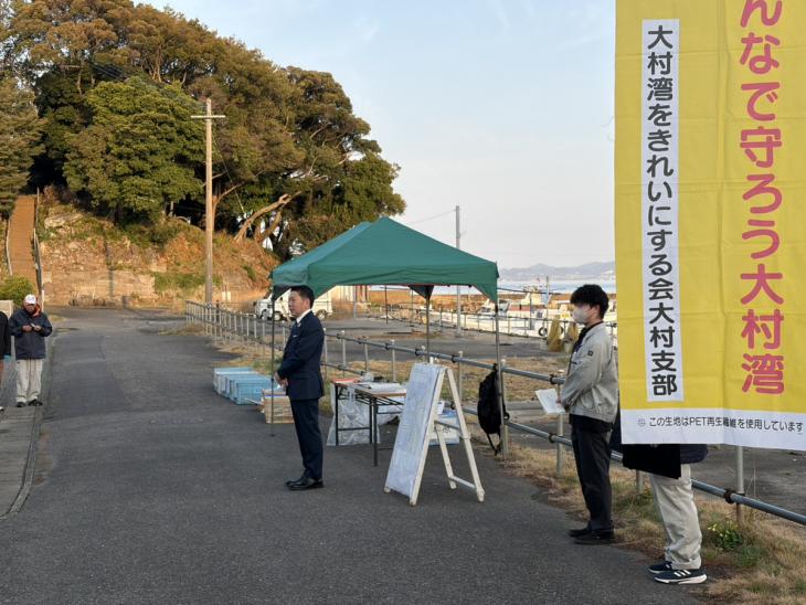 大村湾沿岸一斉清掃の様子1