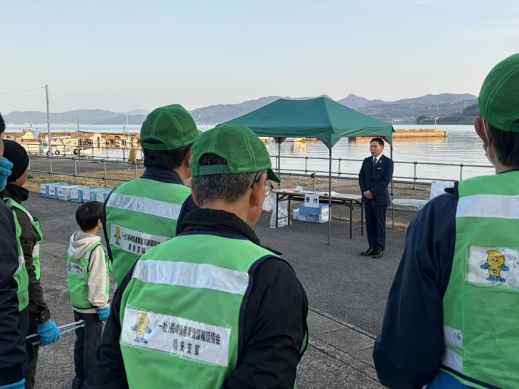 大村湾沿岸一斉清掃の様子2