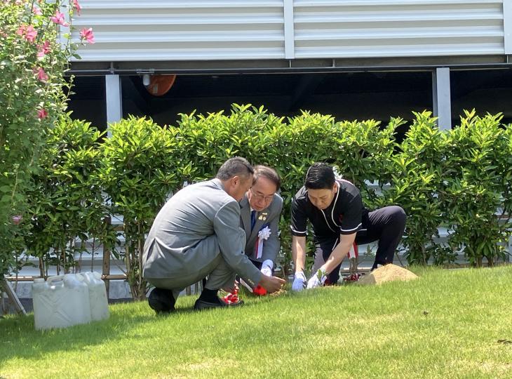 国際ロータリー第2740地区・記念植樹式の様子2