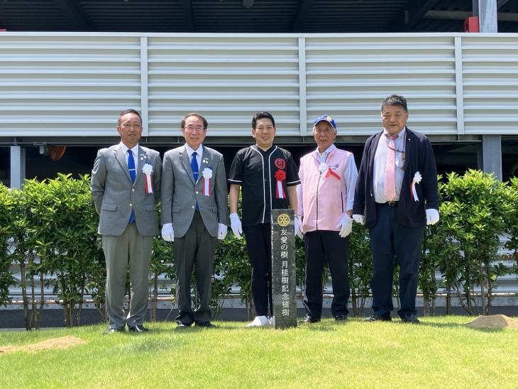国際ロータリー第2740地区・記念植樹式の様子3