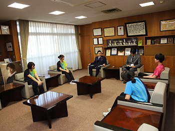 第80回全九州卓球選手権大会出場報告の様子