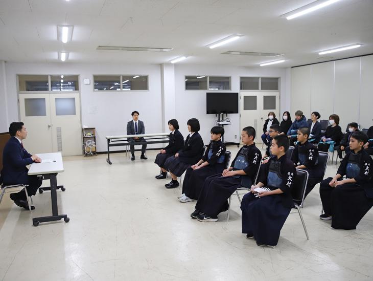 令和7年度第35回全国高等学校剣道選抜大会ほか出場報告の様子