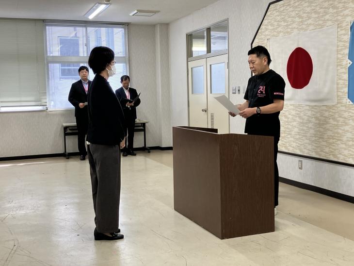 辞令交付式(10月異動者)の様子1