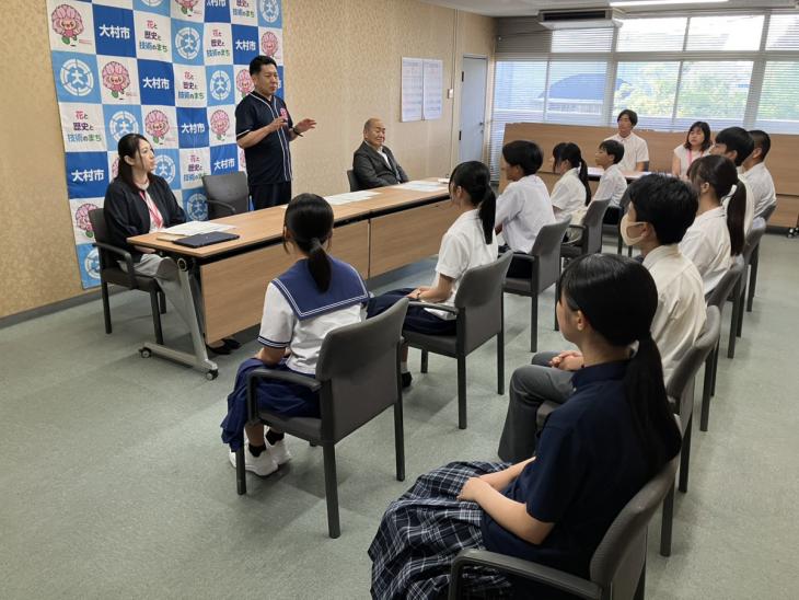 令和7年度海外派遣事業参加者（出発前）市長訪問の様子2