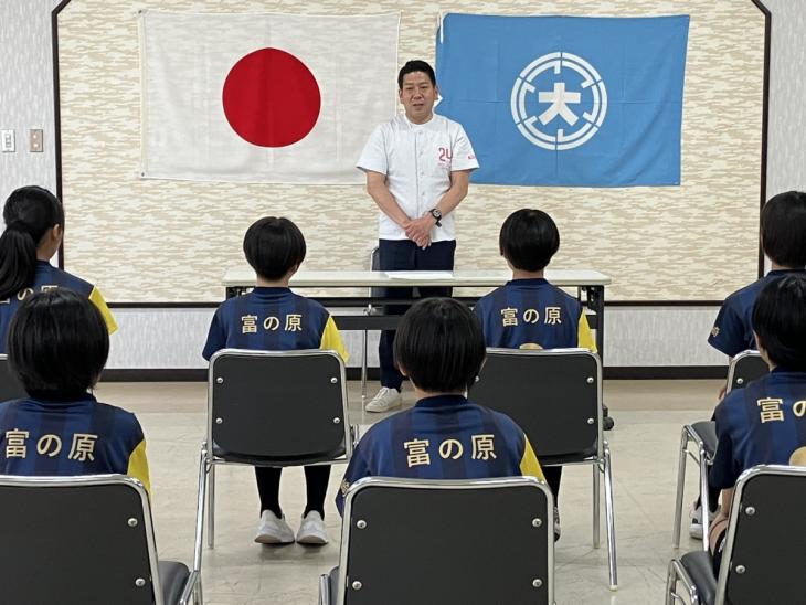 JVA第45回全日本バレーボール小学生大会出場報告の様子2