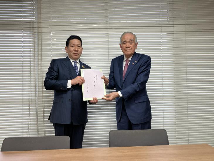 大村市緑化組合からの要望書提出の様子1