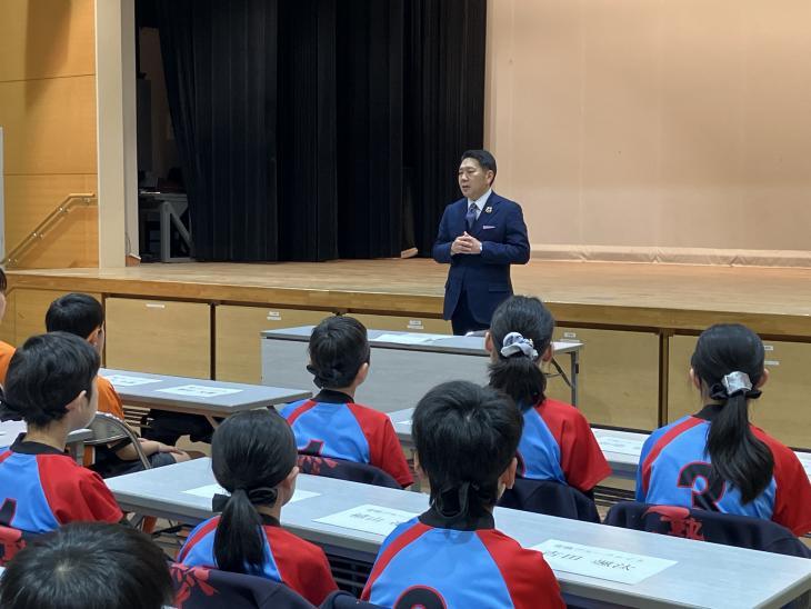 宮崎市長杯第35回春の小学生ドッヂボール選手権大会出場報告の様子