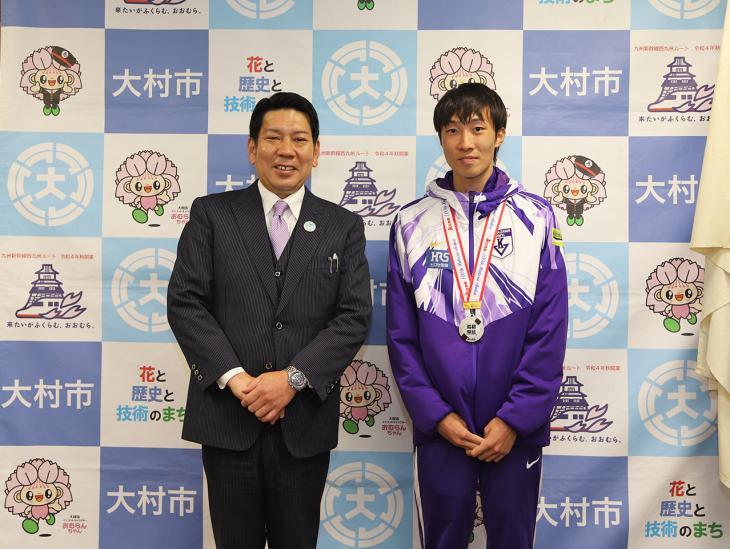 花尾恭輔さん市長表敬の様子2