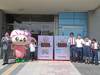 ながさきピース文化祭2025）カウントダウンボード除幕式の様子2