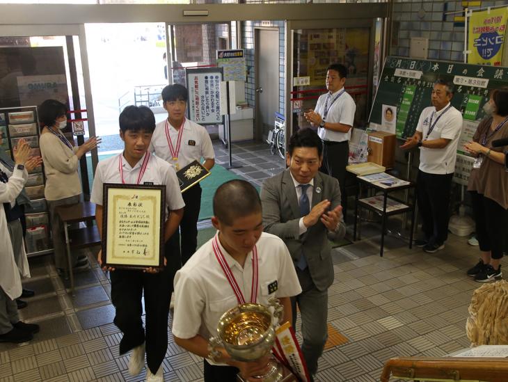 全日本中学生男女ソフトボール大会優勝報告の様子その1