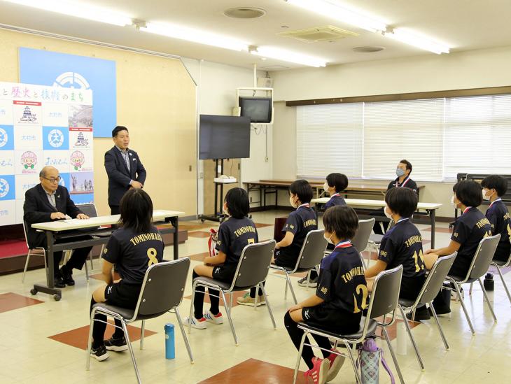 全日本バレーボール小学生大会結果報告の様子